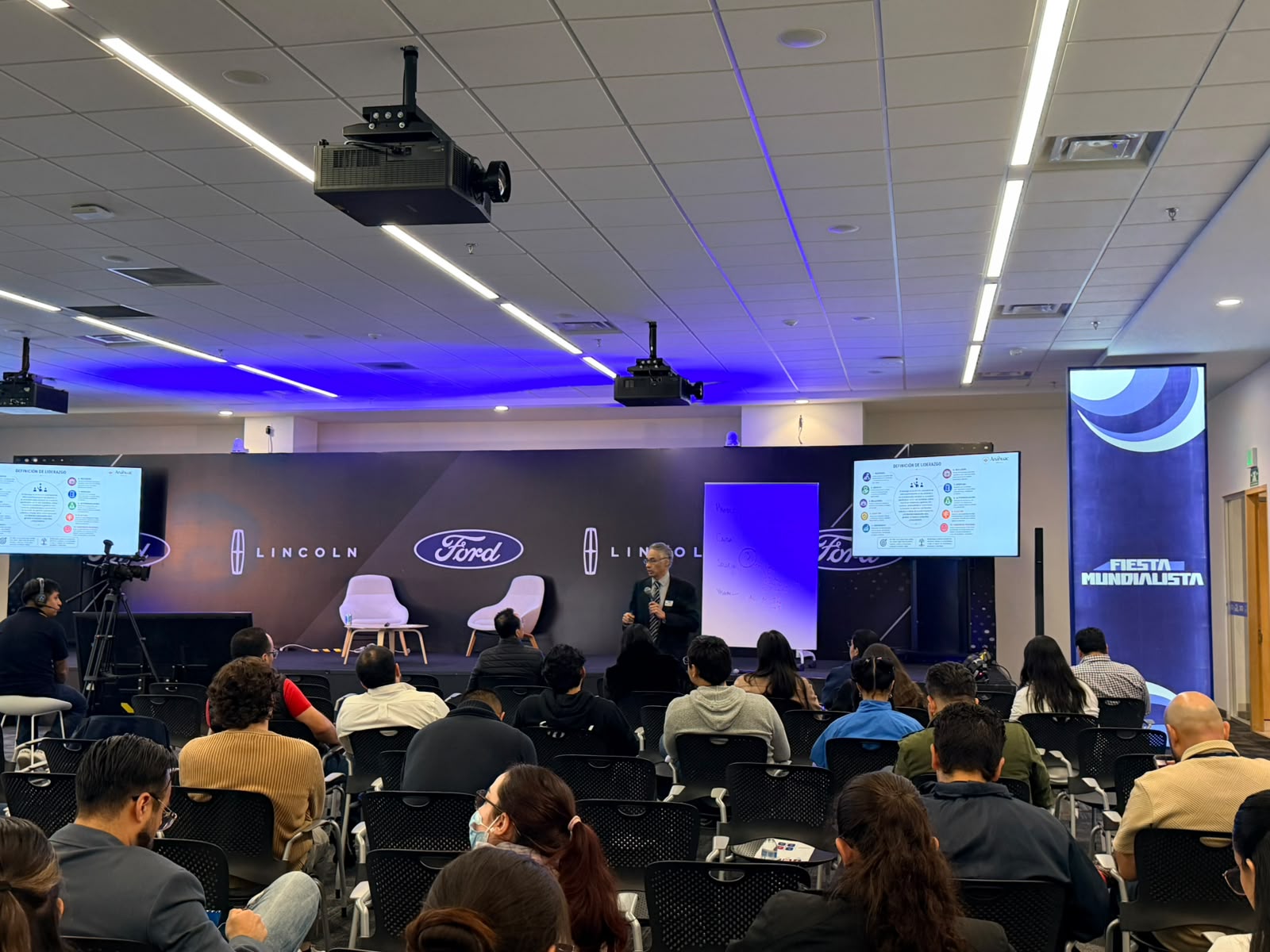 El Dr. Víctor Manuel López Sánchez impartió conferencia sobre liderazgo por convicción a directivos de la Cadena de Suministro de Ford Motor Company de México