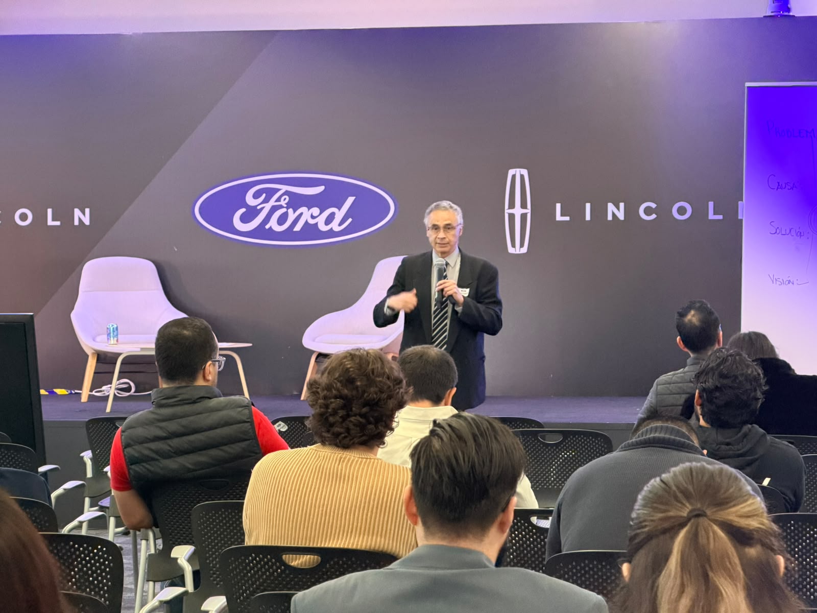 El Dr. Víctor Manuel López Sánchez impartió conferencia sobre liderazgo por convicción a directivos de la Cadena de Suministro de Ford Motor Company de México